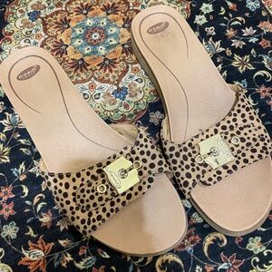 Dr. Scholls leopard slides- Size 9